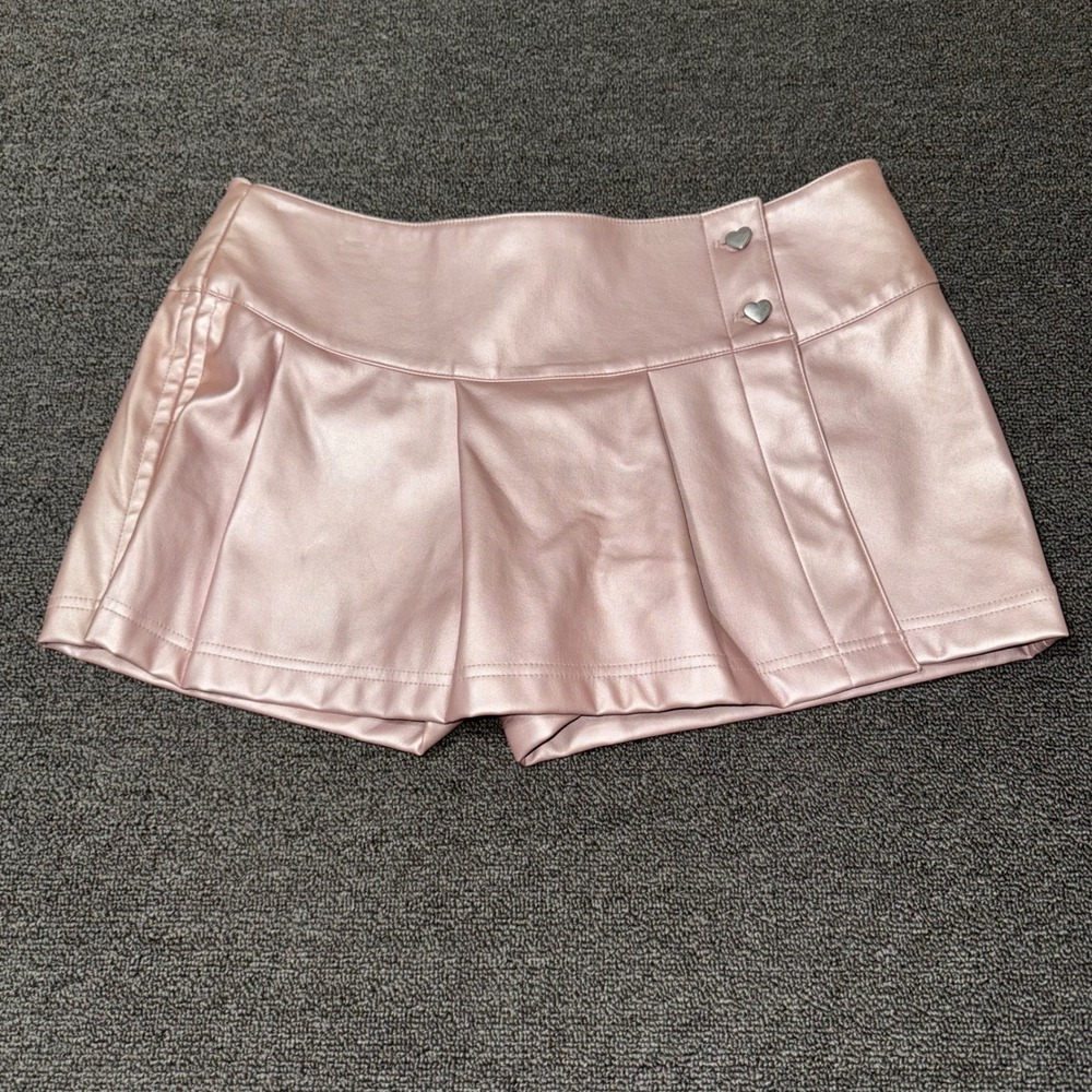 Celebrity Pink Metallic Faux Leather Pleated Skort Pink Heart Buttons Womens M